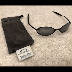 Men’s Oakley Sunglasses and soft cover